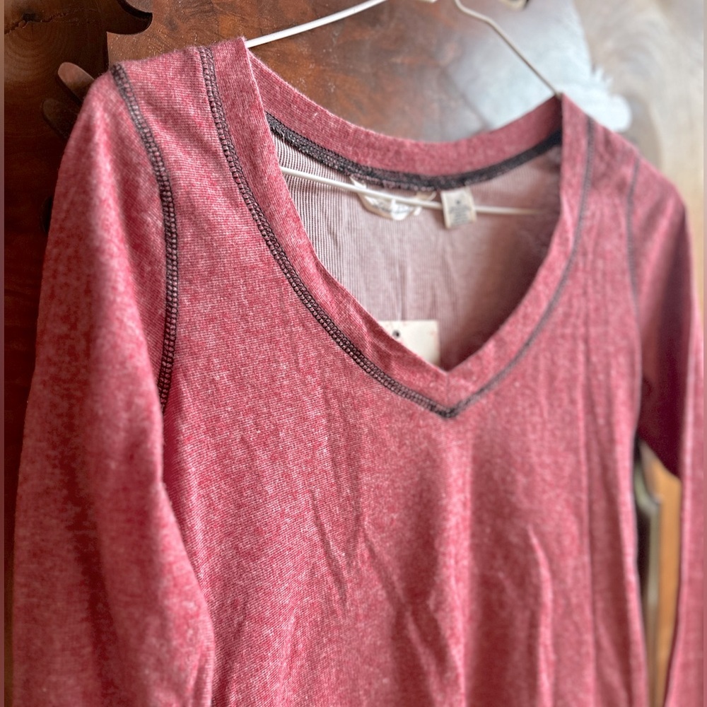 NWT Derek Heart V neck long sleeve T shirt size M
